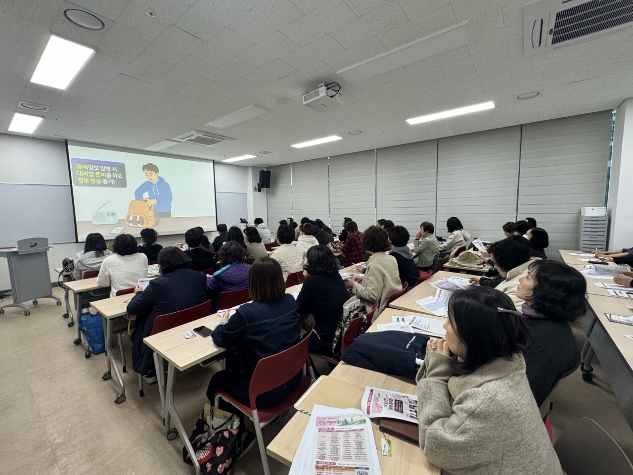 연수구 옥련1 2동 선학동 연수2 3동 청학동 동춘3동 송도2 5동 행정복지센터는 지난 25일 각 동 통장자율회원을 대상으로 1분기 소양 교육을 했다